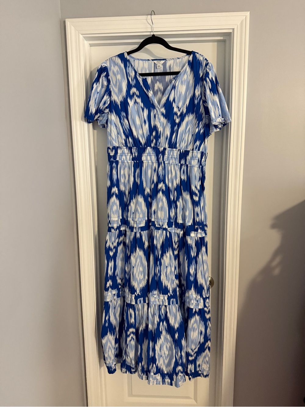 Crown & Ivy Blue & White Ikat Tiered V-Neck Women’s Dress